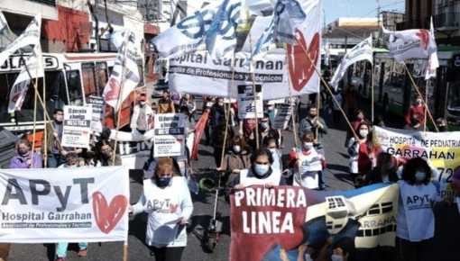 Trabajadores del Garrahan paran y se movilizan por aumento salarial del 80%