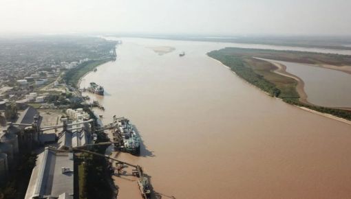 altText(El río Paraná superó la altura promedio de octubre y seguirá creciendo)}