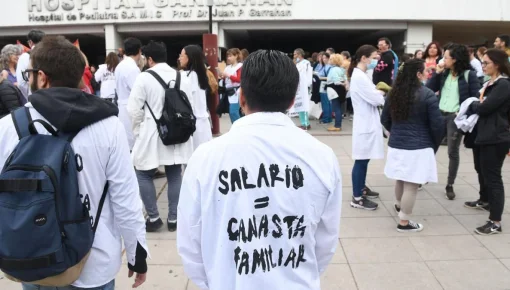 Residentes de CABA marcharon con personal del Garrahan y el Posadas