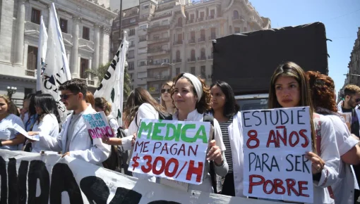 Residentes y concurrentes siguen de paro y marcharon por aumento salarial