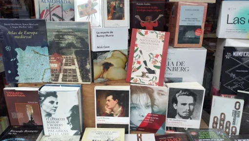 Los escritores se convierten en libreros por un día