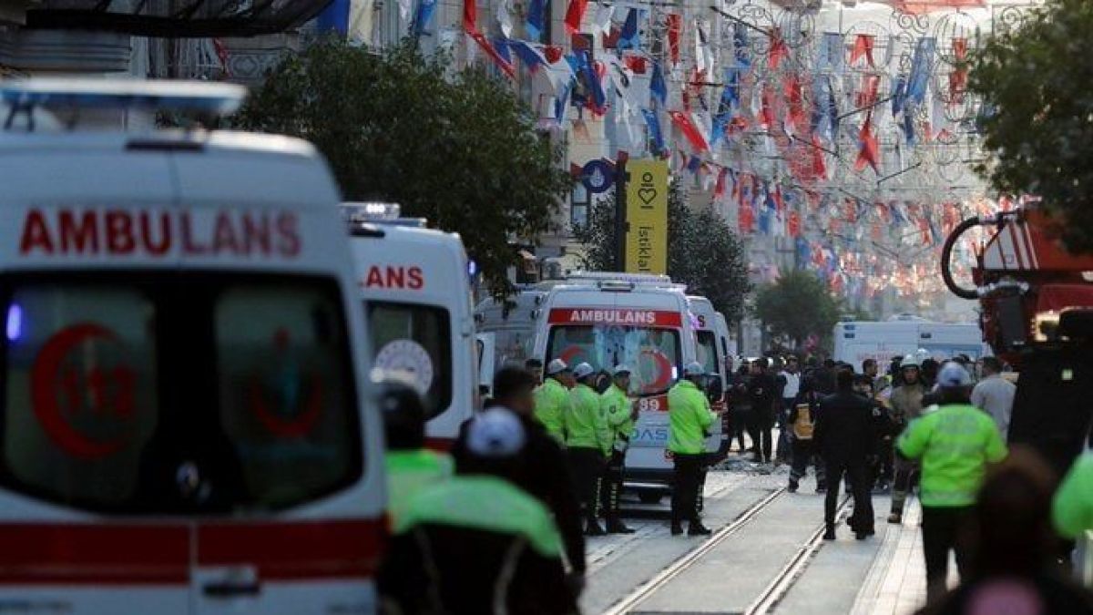 altText(Atentado en Estambul: seis muertos y 81 heridos tras una explosión)}