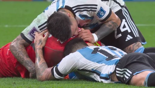 Sufriendo hasta el borde: Argentina pasó a Cuartos de Final del Mundial