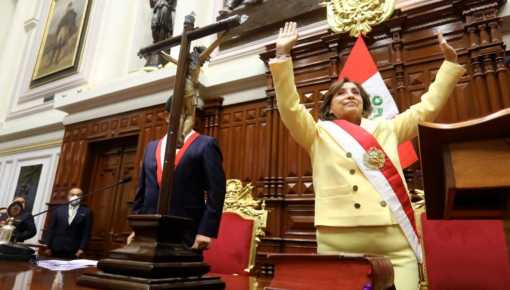 Perú: Dina Boluarte agradeció una llamada de Alberto Fernández