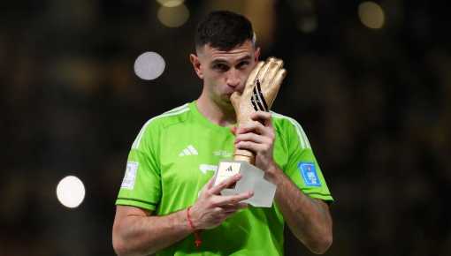 Dibu Martínez: 