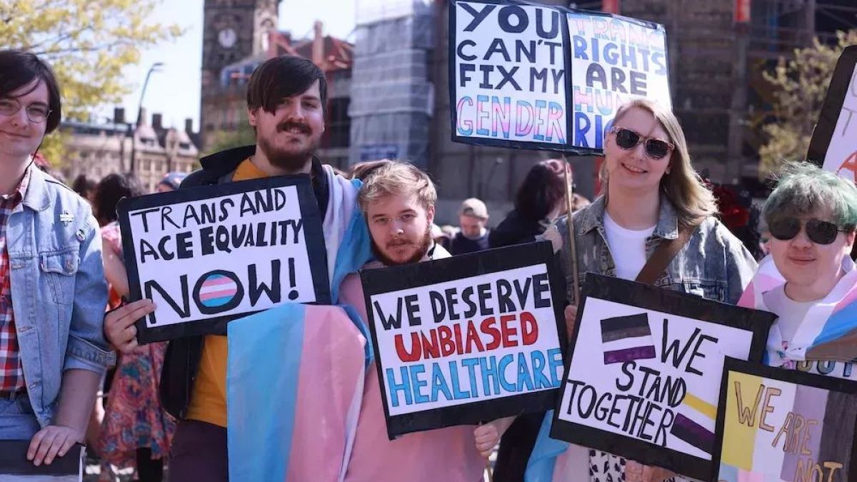 altText(El Gobierno británico bloquea ley escocesa que amplía derechos a personas trans)}