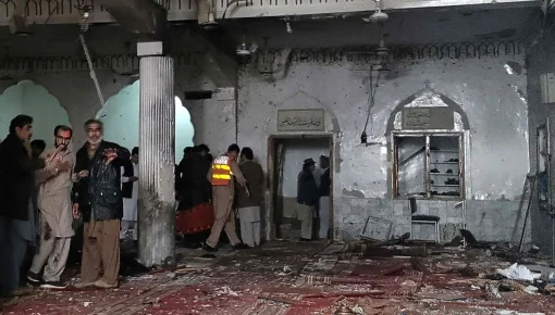 Casi un centenar de muertos por el atentado en una mezquita de Pakistán