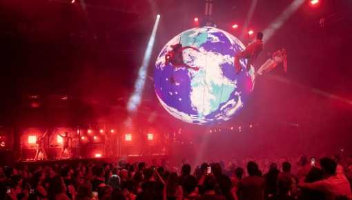 Fuerza Bruta también celebra las noches de carnaval