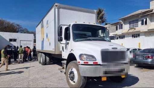 México: rescatan a 136 migrantes hacinados en la caja de un camión