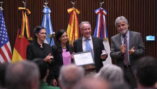 Científicos recibieron los premios Raíces y Leloir
