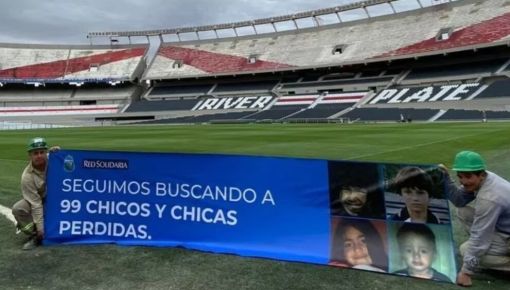 Difundirán fotos de 99 niñxs perdidxs durante el partido de Argentina vs Panamá