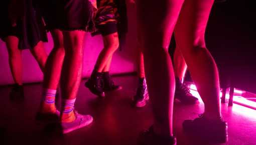 Discriminación: le prohibieron la entrada al boliche por usar ropa deportiva