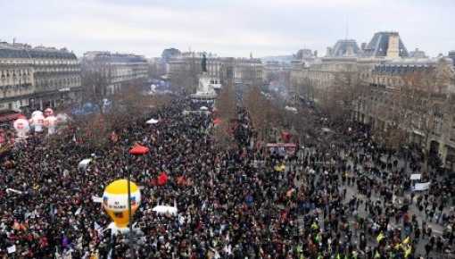 Arde la Francia de Macron tras la reforma jubilatoria impuesta por decreto