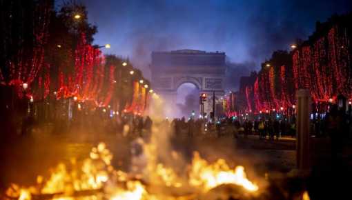 Macron, los decretos y la reforma previsional: clima de estallido social