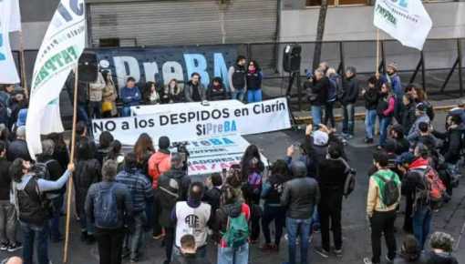 Radio abierta y camarazo en Clarín contra los despidos y la precarización