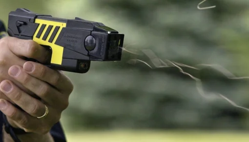 Policía asesina con una pistola taser a una anciana de 95 años con andador