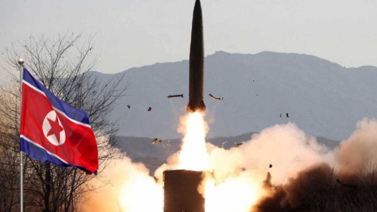 altText(Cae al mar un cohete con satélite espía de Corea del Norte)}