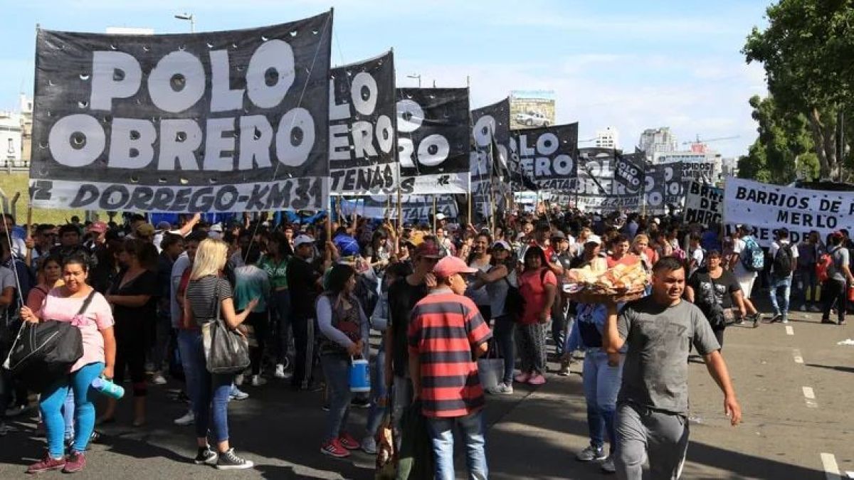 altText(El Polo Obrero marcha contra la Ley Antipiquetes de Salta y la reforma de Jujuy)}