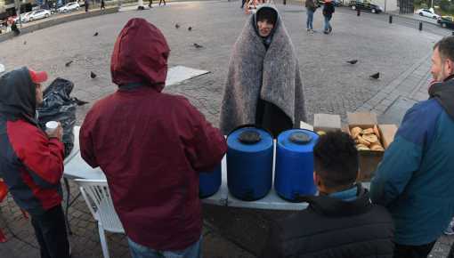Desayuno para personas en situación de calle en medio de la ola polar