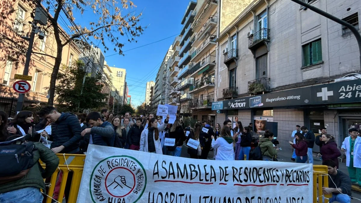 Asamblea de Residentes y Becarios del Hospital Italiano.
Foto: Twitter.