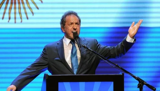 Scioli firmó su precandidatura presidencial para las PASO de Unión por la Patria