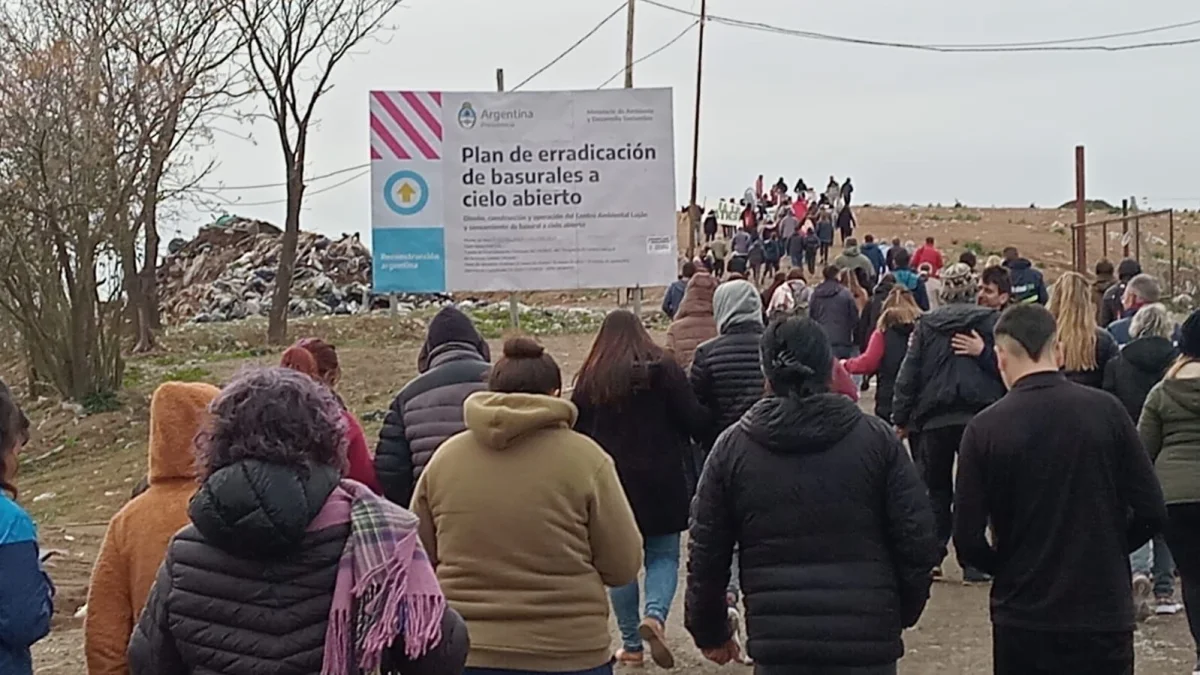 Luján: una misa popular en medio del basural más grande del país