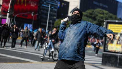 Marcha al Obelisco por Facundo: infiltrados arrojan piedras y molotov