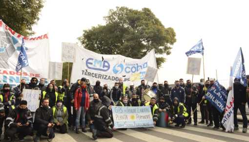 Tercerizados de Aerolíneas Argentinas realizan corte en acceso a Aeroparque