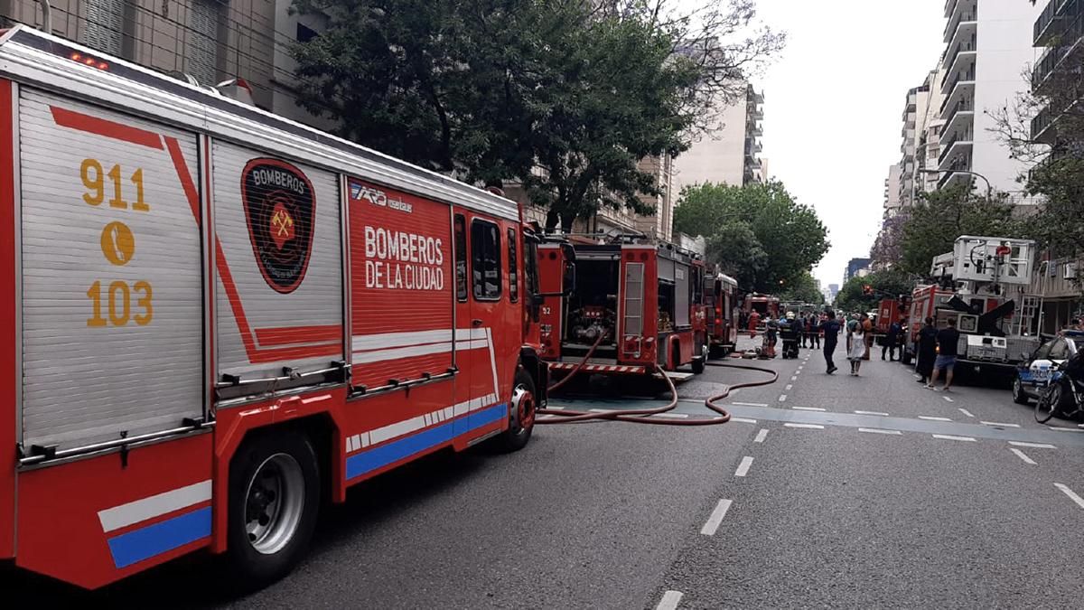 Incendio en el hospital Santa Lucía. Foto: @EmergenciasBA on X.