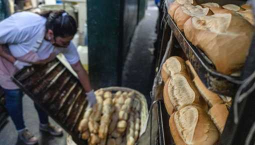 Acuerdo con intendentes bonaerenses: el kilo de pan costará $1.500 