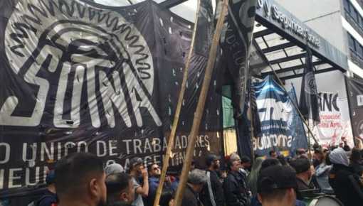 El gremio de neumáticos realiza un paro contra el despido de 50 trabajadores