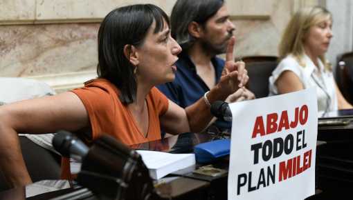 &ldquo;Mediante un oscuro pacto contra el pueblo se aprobó una ley sin texto&rdquo;