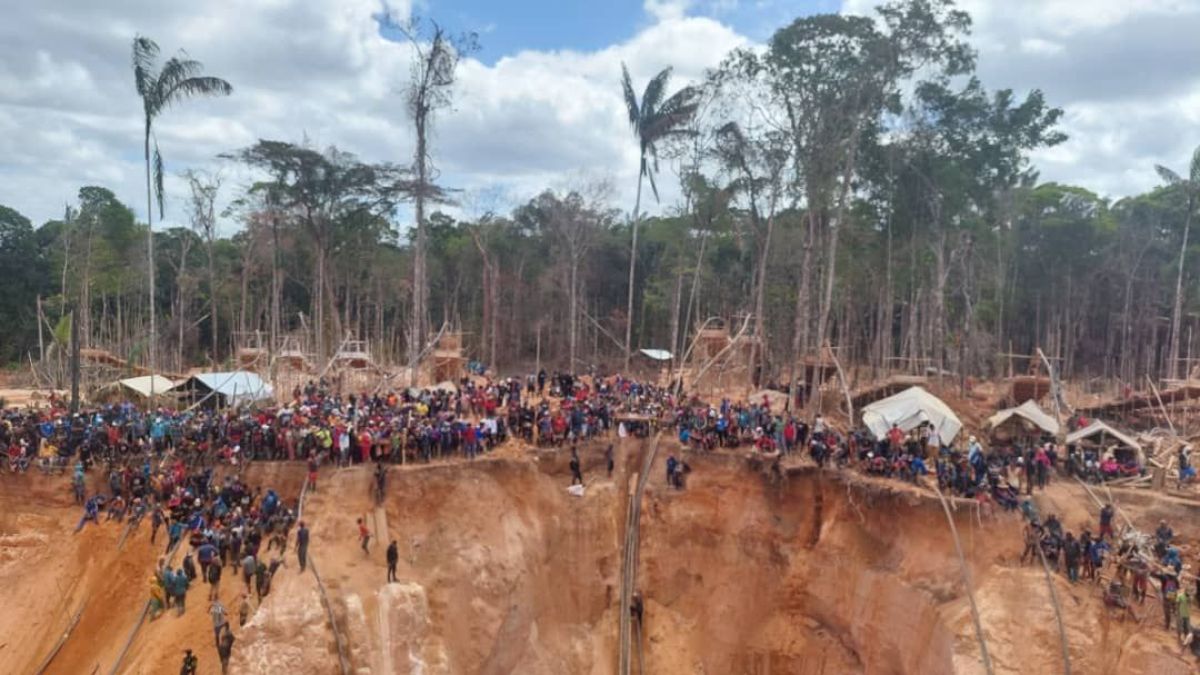 altText(Tragedia en Venezuela: 30 muertos y 100 sepultados por el derrumbe de una mina ilegal)}