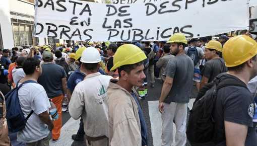 La Uocra marchó a la Secretaría de Trabajo contra 300 despidos y suspensiones 