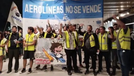 Cacerolazo y protesta contra los despidos en GPS-Aerolíneas Argentinas