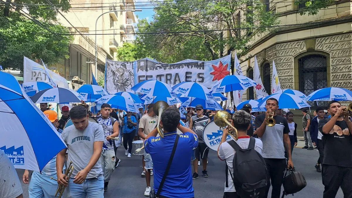 A fines de marzo Fetraes organiz� una marcha contra la incertidumbre que hay en el sector cooperativo.
