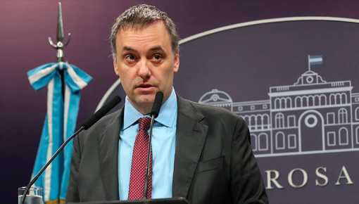 La nueva provocación de Adorni a lxs docentes: una ley contra el 
