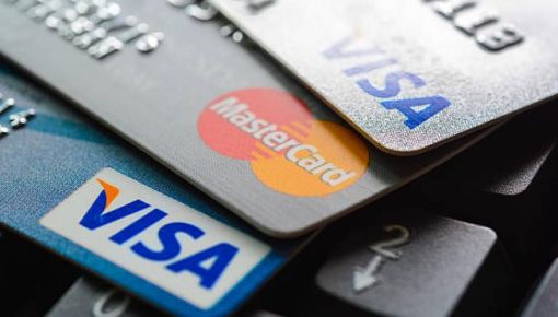 Más desregulación: Milei modificó parte del régimen de las tarjetas de crédito