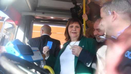 No hay plata: Bullrich pidió prestada una sube... y no tenía saldo