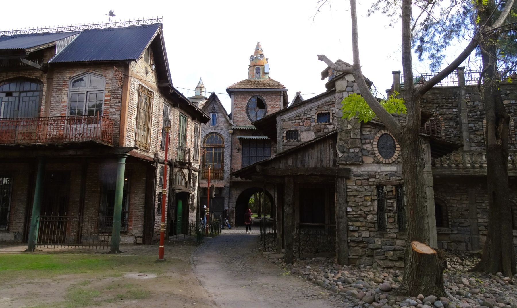 Casa de piedra y Pasaje de Búho. Ph: @mirtacast