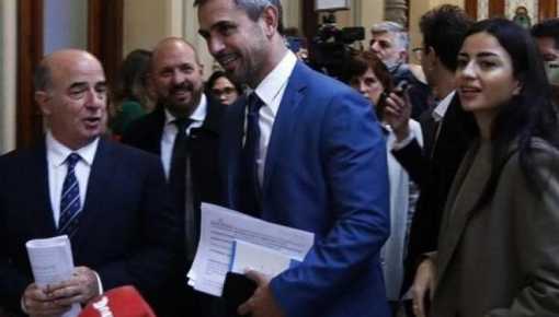 Fuertes reclamos a Menem tras gestionar la visita de diputados libertarios a genocidas