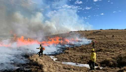 Detienen a tres personas por los incendios en el Cerro Champaquí 