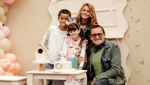 Álvaro Navia y Vanina Escudero sorprendieron a su hija