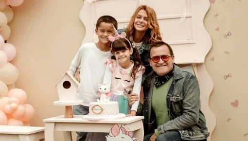 Álvaro Navia y Vanina Escudero sorprendieron a su hija