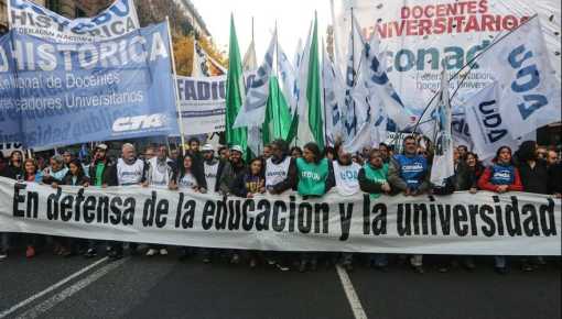 Una multitud sale a las calles en una nueva Marcha Federal por las universidades