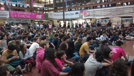 Crece la protesta estudiantil: más facultades de la UBA tomadas
