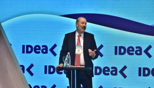 Sturzenegger exigió a los empresarios que dejen de pedir la baja de impuestos