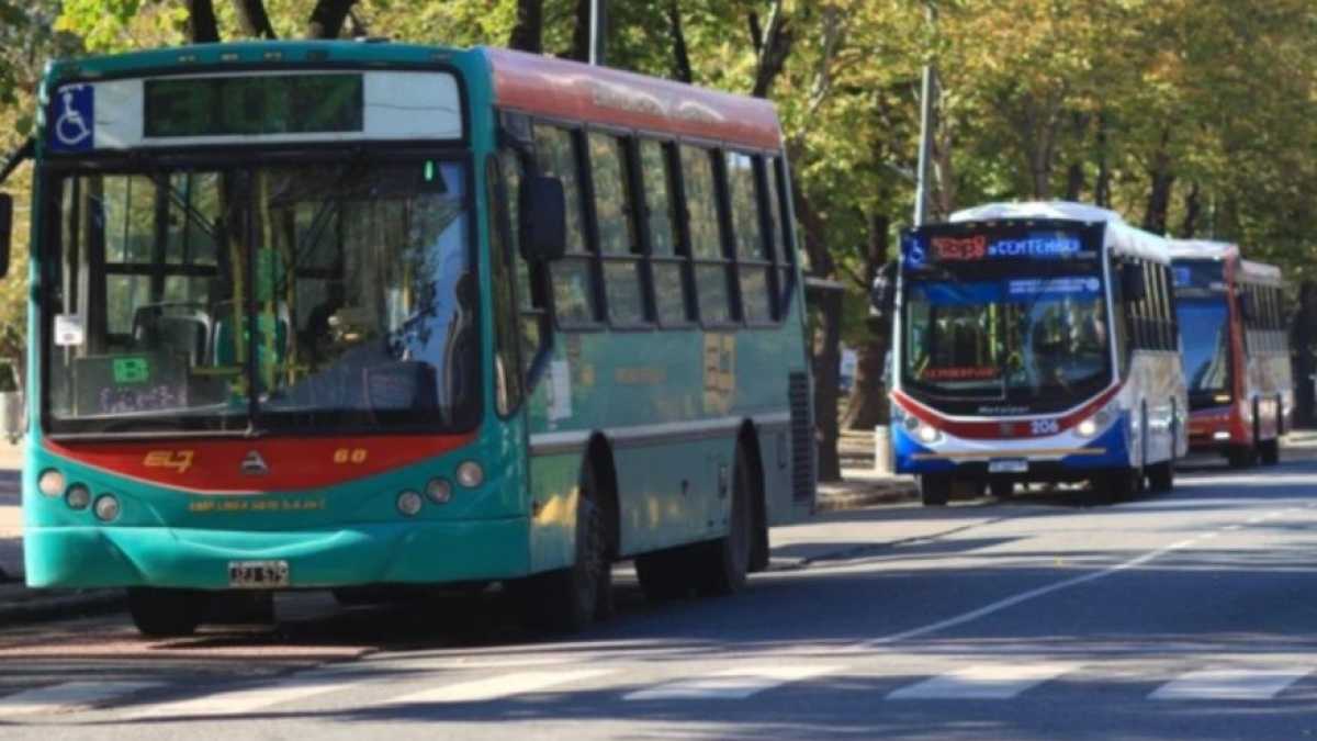 Los colectivos podrían sumarse al paro de transporte o lanzarían uno propio