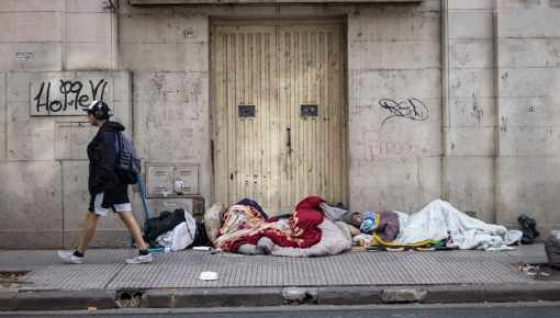 Casi la mitad de quienes llegan a templos busca comida, empleo o ayuda económica