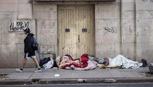 Casi la mitad de quienes llegan a templos busca comida, empleo o ayuda económica